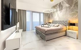 ANS Hanza Tower Apartment No 524 - Swimming pool, jacuzzi, balcony